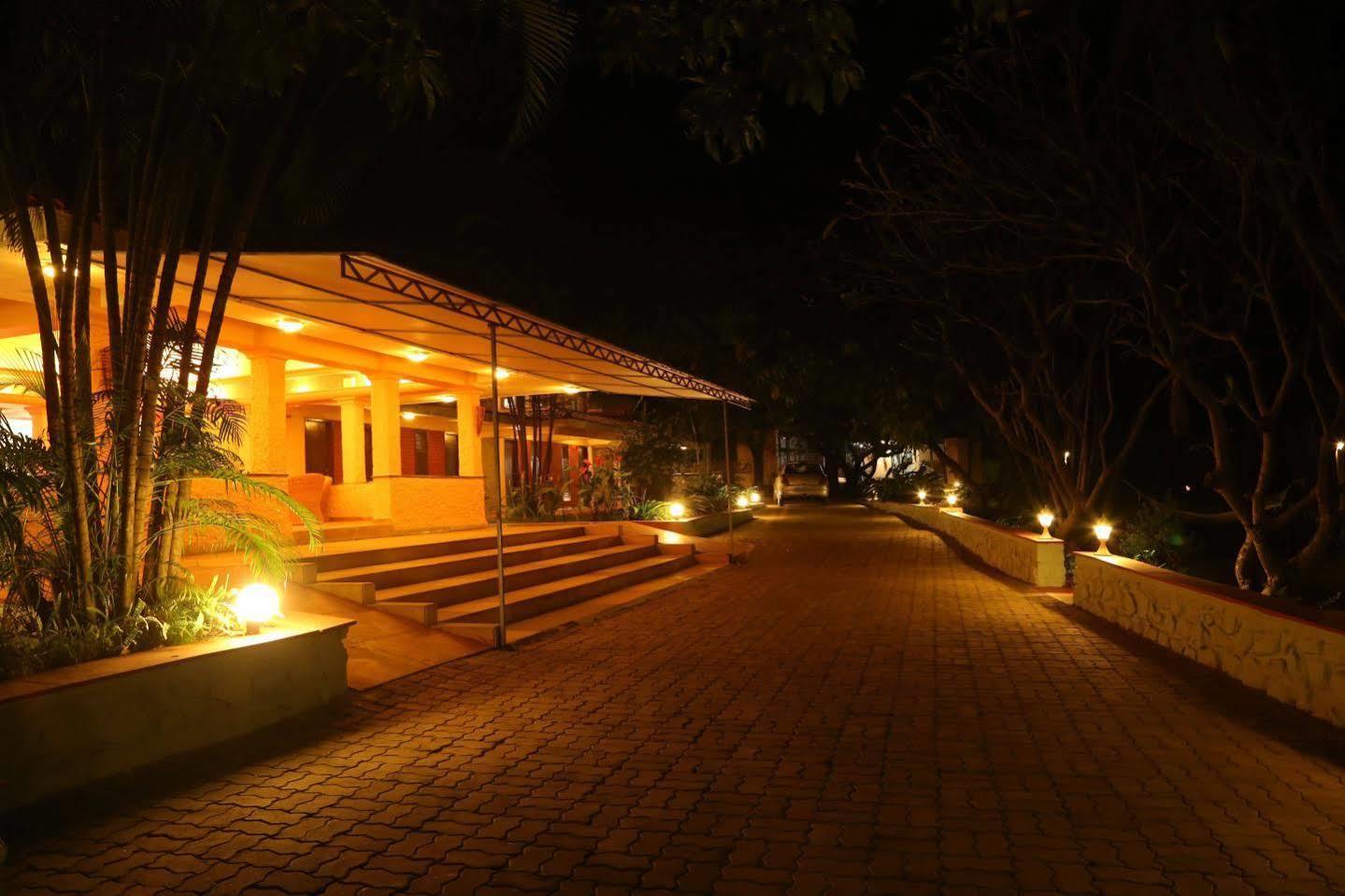 Outpost@Alibaug Hotel Ngoại thất bức ảnh